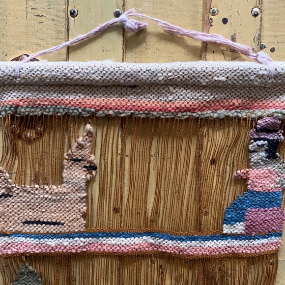 HANDMADE VINTAGE LLAMA CROCHET WOVEN WALL DECOR OS - Picture 6 of 9